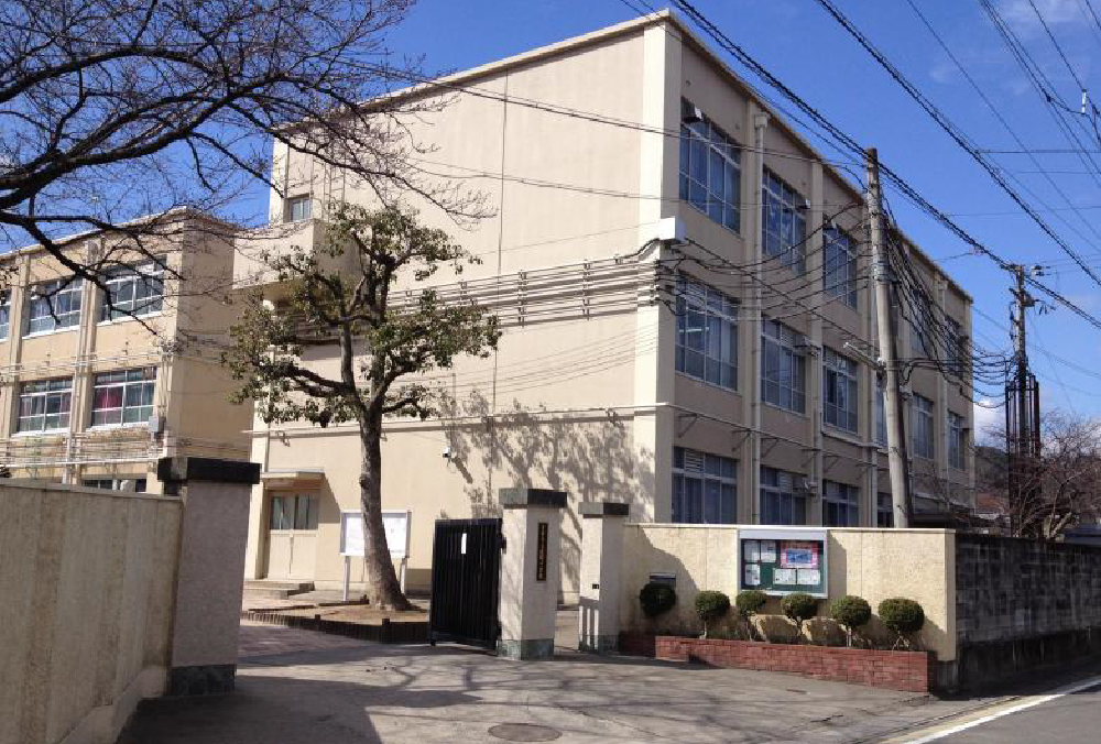 嵯峨中学校